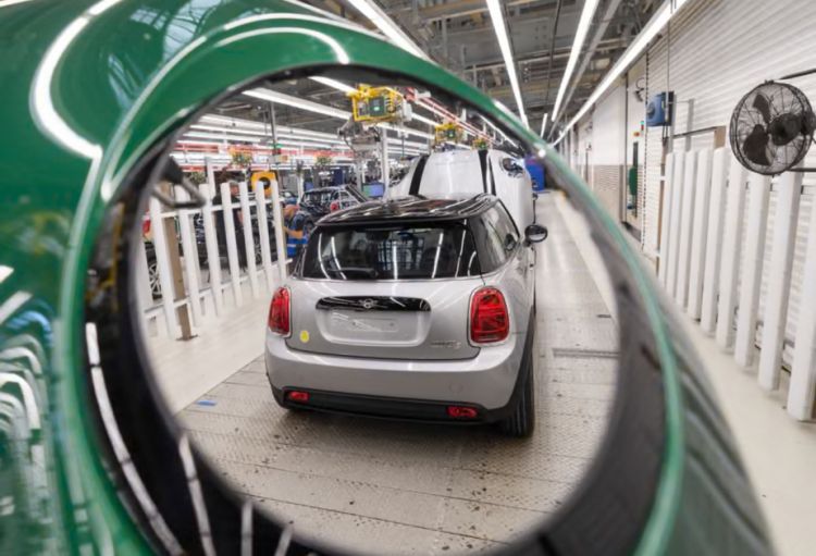 Media: Çindən həddindən artıq asılılıq Britaniyanın enerji təchizatına zərbə vura bilər