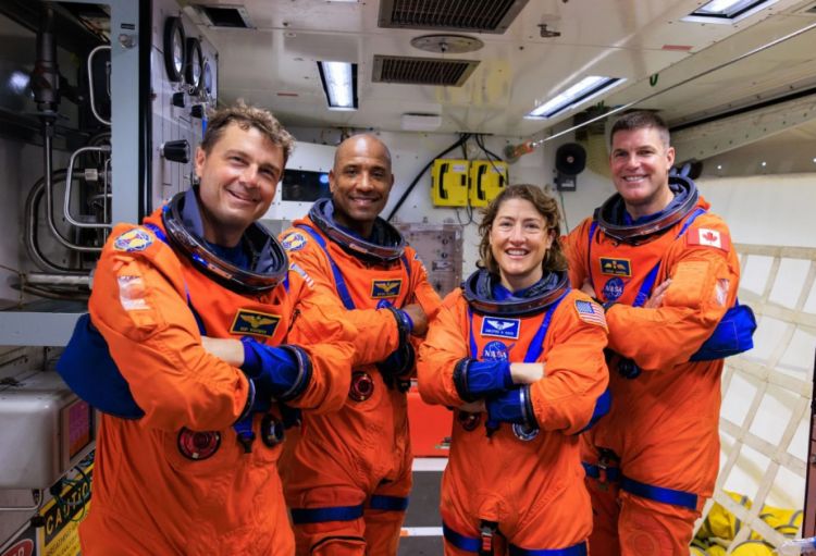 Kosmonavtları Aya aparacaq raketin sınaqları başlayıb