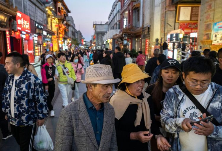 Çin əhalisi ötən il 3,39 milyon nəfər azalıb