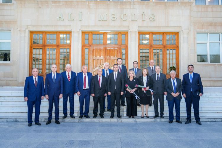 Səlahiyyətli nümayəndə muxtar respublikanın  bir qrup ziyalısı ilə görüşüb