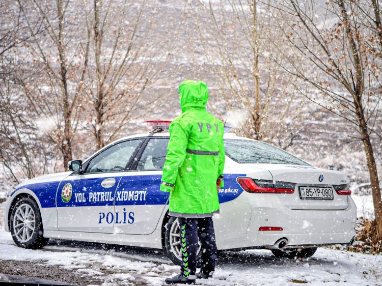 Naxçıvan DYP hava şəraiti ilə bağlı sürücü və piyadalara müraciət edib