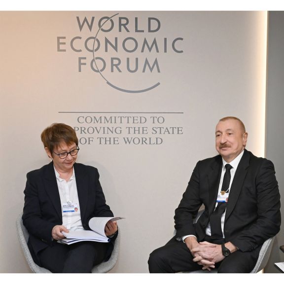 Prezident İlham Əliyev Davosda Avropa Yenidənqurma və İnkişaf Bankının prezidenti ilə görüşüb<font color=red> - FOTOLAR</font>