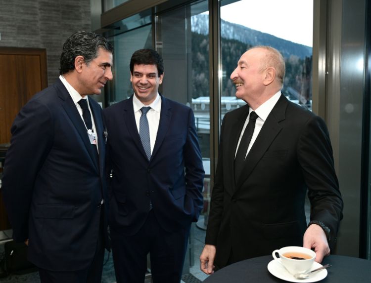 Prezident İlham Əliyev Davosda “Azərbaycan rəhbərliyi ilə səhər yeməyi” adlı tədbirdə iştirak edib<font color=red> - FOTOLAR</font>