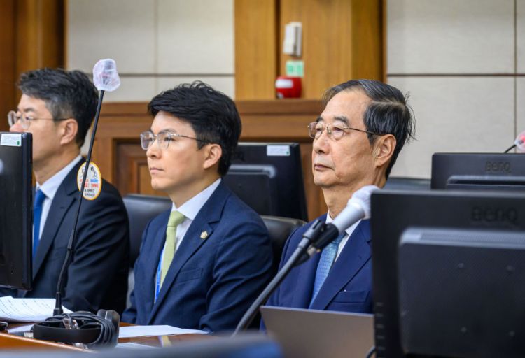 Cənubi Koreyanın sabiq Baş nazirinə 23 il həbs cəzası verilib