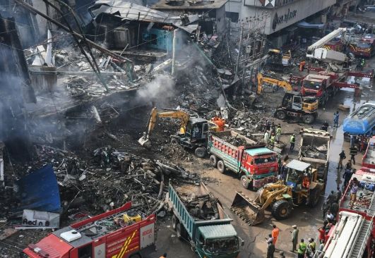 Kəraçidəki ticarət mərkəzində ölənlərin sayı 60 nəfərə çatıb