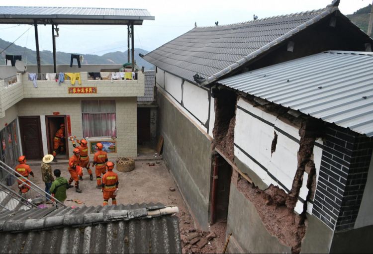 Çindəki zəlzələdə 1907 ev zərər görüb