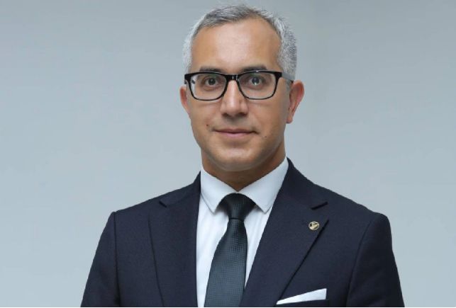 Təhsil eksperti Kamran Əsədov məhkəmə zalında həbs edilib