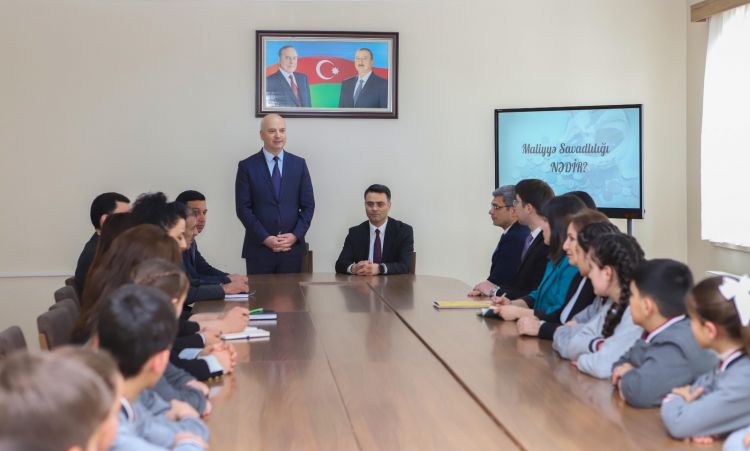 Muxtar respublikanın ümumtəhsil məktəblərində maliyyə savadlılığının artırılmasına dair təlimlər keçirilir<font color=red> - FOTOLAR</font>