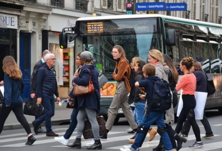 Fransada siyahıyaalma zamanı verilən sual mübahisə doğurub