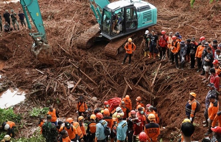İndoneziyada torpaq sürüşməsi qurbanlarının sayı 10-a çatıb