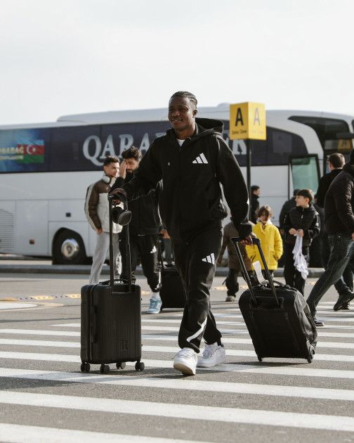 “Qarabağ” "Liverpul"la oyun üçün İngiltərəyə yollanıb <font color=red> - FOTOLAR</font>