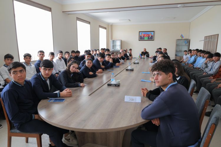 Naxçıvanda məktəblilərlə maarifləndirici tədbirlər davam etdirilir . <font color=red> - FOTOLAR</font>