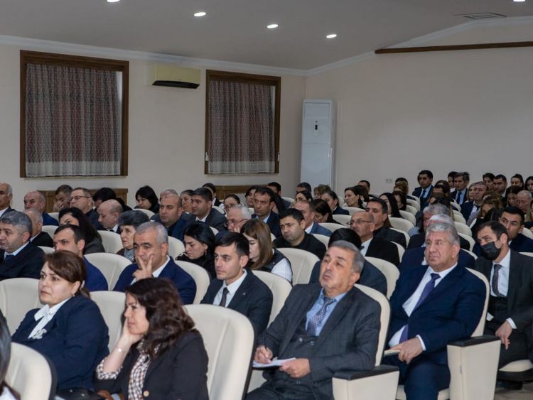 Naxçıvanda ümumtəhsil müəssisələrinin direktor və direktor müavinləri üçün təlimlərə start verilib<font color=red> - FOTOLAR</font>