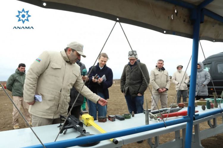 Xarici media nümayəndələri Ağdamda minatəmizləmə əməliyyatını izləyiblər<font color=red> - FOTOLAR</font>