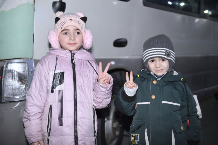 Zəngilan rayonunun Məmmədbəyli kəndinə növbəti köç karvanı yola salınıb<font color=red> - FOTOLAR</font>