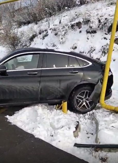 Şahbuzda avtomobil qaz xəttinə çırpılıb, 160 abonent qazsız qalıb <font color=red> - FOTOLAR</font>