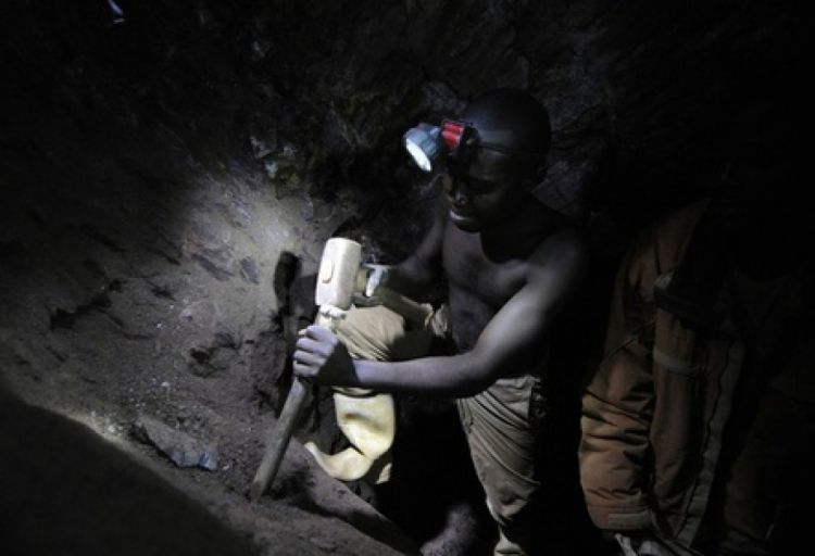 Konqoda mədənin çökməsi nəticəsində azı 227 nəfər ölüb