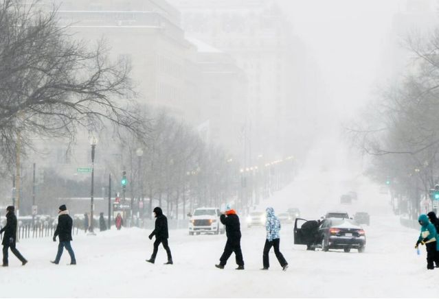 ABŞ-də qar fırtınası səbəbindən ölənlərin sayı 100-ə çatıb