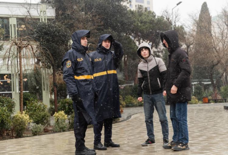 Polis hava şəraiti ilə əlaqədar gücləndirilmiş iş rejimində xidmət aparır