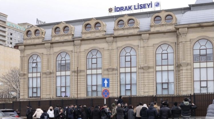 Bakıda liseydə şagirdin müəlliməsini güllələməsi ilə bağlı cinayət işi açılıb