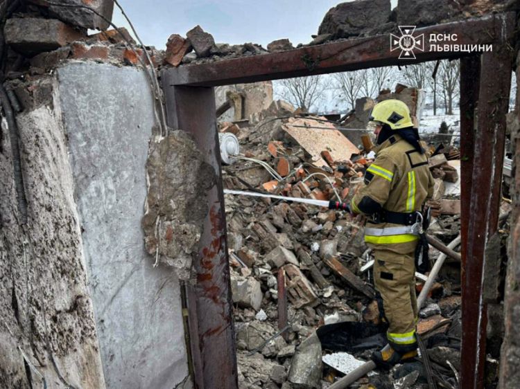 Zelenski: Ukrayna energetikasına hücumda 400-dən çox PUA və 40-a yaxın raketdən istifadə olunub<font color=red> - FOTOLAR</font>