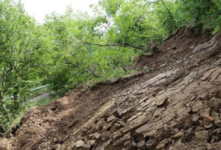 Gürcüstanın qərbində torpaq sürüşməsi baş verib