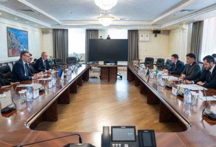 Qazaxıstan və Estoniya Orta Dəhliz boyunca nəqliyyatın inkişafını müzakirə ediblər