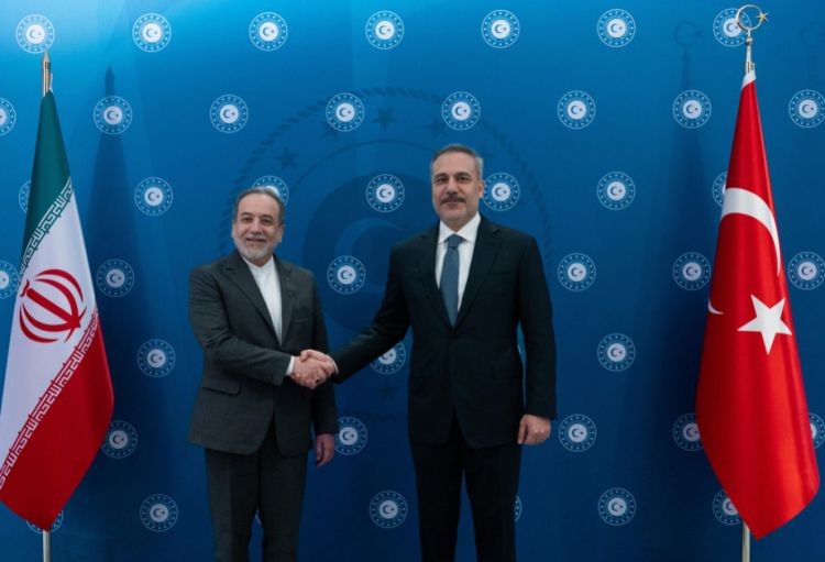 Türkiyə və İranın XİN başçıları arasında telefon danışığı olub