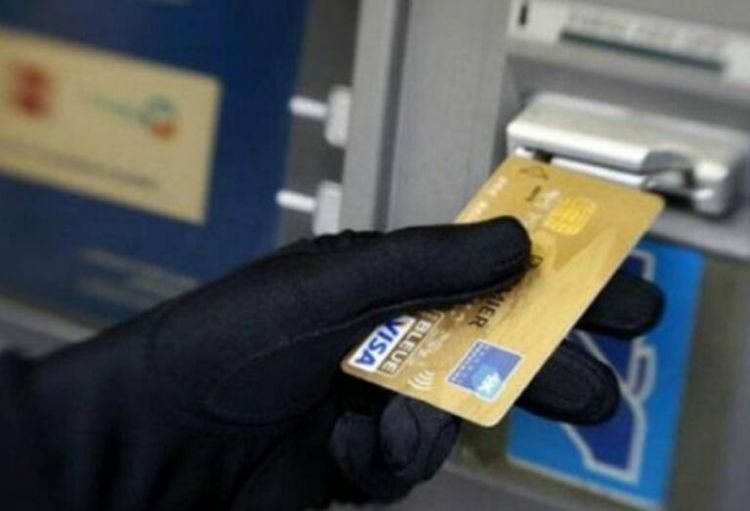 Oğurladıqları bank kartı ilə alış-veriş edən şəxslər saxlanılıb