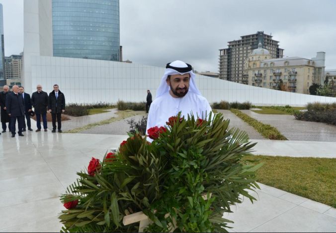 Ərəb Parlamentinin prezidenti Fəxri xiyabanı və Zəfər parkını ziyarət edib<font color=red> - FOTOLAR</font>