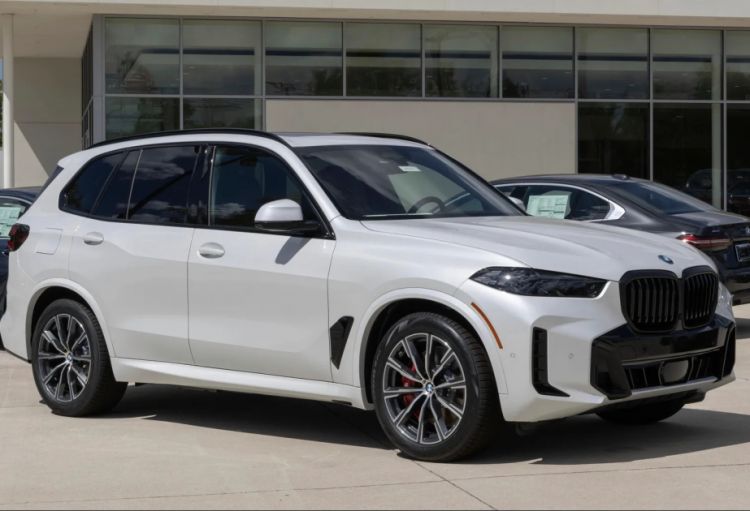 “BMW” yanğın təhlükəsinə görə yüz minlərlə avtomobili geri çağırır