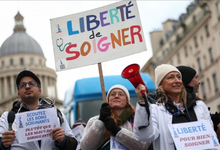 Lyonda xəstəxana işçiləri təcili yardım şöbələrində vəziyyətin pisləşməsinə etiraz edirlər