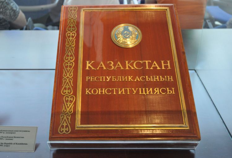Qazaxıstan Konstitusiyasının layihəsində 100-dən çox etnos və 20 konfessiya birliyi təsbit olunub