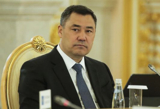 Qırğızıstan Prezidenti üç naziri vəzifəsindən azad edib