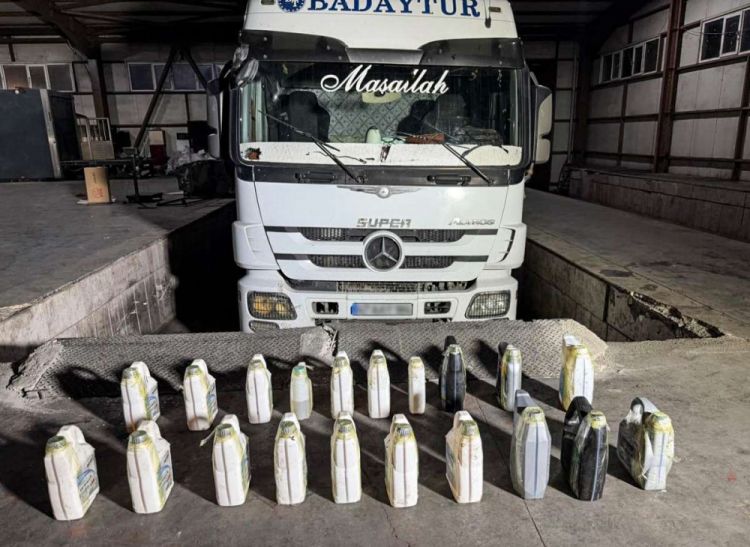 Naxçıvanda xüsusi üsulla gizlədilmiş 41 kiloqramdan artıq maye halında metamfetamin aşkar edilib<font color=red> - FOTOLAR</font>