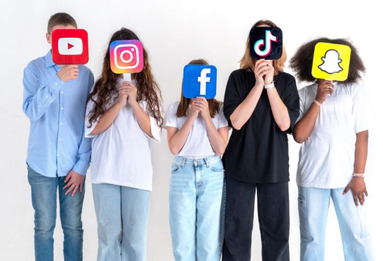 Avropa İttifaqı ölkələrində yeniyetmələrin sosial şəbəkələrə çıxışı məhdudlaşdırıla bilər