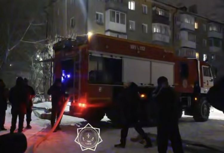 Qazaxıstanda yaşayış binasında baş verən yanğın zamanı 35 nəfər təxliyə edilib