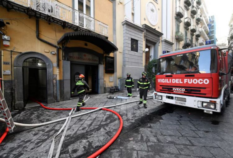 İtaliyanın Neapol şəhərindəki tarixi Sannazaro Teatrı yanğın nəticəsində tamamilə məhv olub