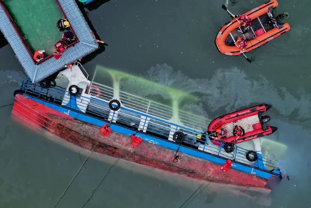 Çində gəzinti gəmisinin aşması nəticəsində dörd nəfər həlak olub