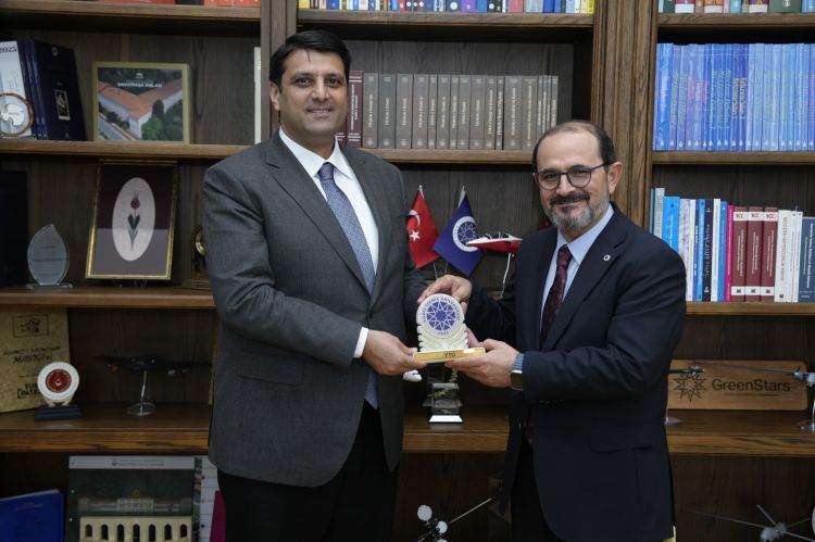 Naxçıvan Dövlət Universitetində Yıldız Texniki Universitetinin dəstəyi ilə Biotexnologiya Mərkəzi qurulur <font color=red> - FOTOLAR</font>