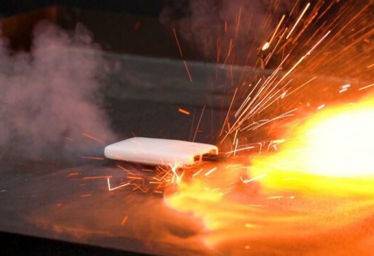 Yaponiya təyyarələrdə portativ batareya istifadəsini qadağan edir