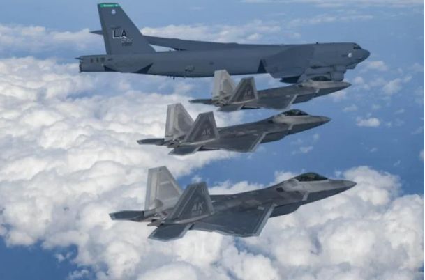 KİV: ABŞ 2003-cü ildən sonra Yaxın Şərqdə ən böyük aviasiya qrupu cəmləşdirir