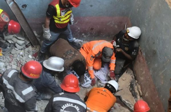 Pakistanda partlayış olub, 16 nəfər ölüb, 14 nəfər yaralanıb