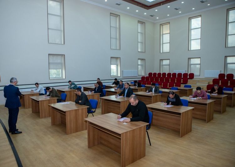 Naxçıvanda gənclərin çağrışaqədərki hərbi hazırlığı rəhbəri vəzifələrinə işə qəbul üçün test imtahanı keçirilib