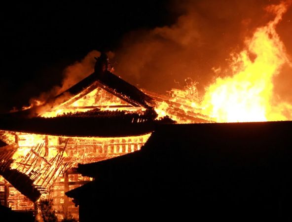 Yaponiyada məbəd yanıb, üç nəfərin meyiti aşkar edilib