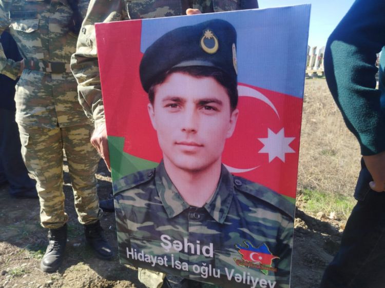 Murovdağ silsiləsində itkin düşən şəhid Hidayət Vəliyev Bərdədə torpağa tapşırılıb<font color=red> - FOTOLAR</font>
