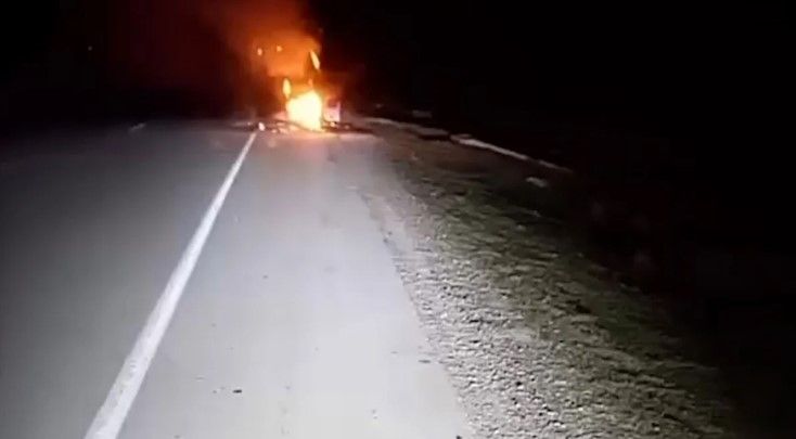 Salyanda yanan avtomobili söndürən FHN əməkdaşlarını maşın vurub, biri ölüb