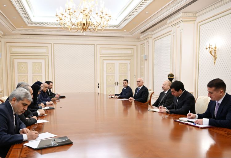 Prezident İlham Əliyev İranın yol və şəhərsalma nazirinin başçılıq etdiyi nümayəndə heyətini qəbul edib<font color=red> - FOTOLAR</font>