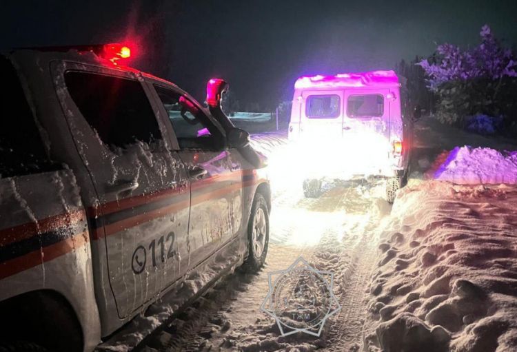 Qazaxıstan FHN qar yığınları altından 155 nəfəri çıxarıb