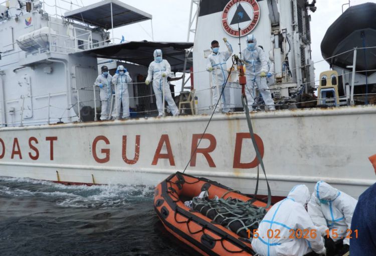 Filippində batmış bərənin sualtı axtarışları dayandırılıb